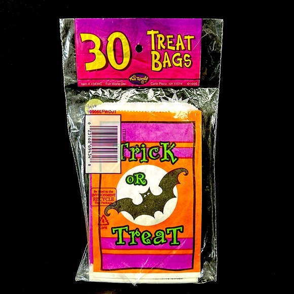 Vintage sealed  Halliween pack of 30 paper  treat bags - Picture 2 of 4